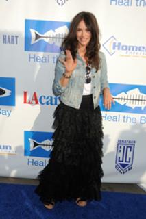 Abigail Spencer feet photo thumbnail