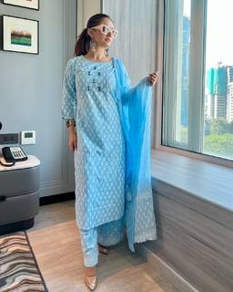 Anushka Sen feet photo thumbnail
