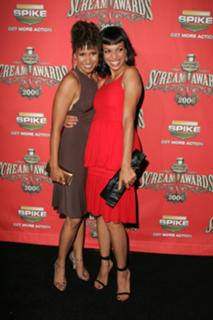 Rosario Dawson feet photo thumbnail