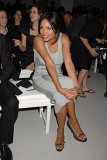 Rosario Dawson feet photo thumbnail