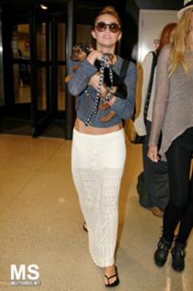 Miley Cyrus feet photo thumbnail