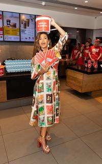 Eva Mendes feet photo thumbnail