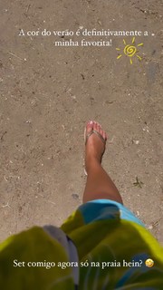 Larissa Manoela feet photo thumbnail