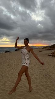 Olivia Culpo feet photo thumbnail