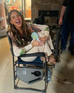 Eiza González feet photo thumbnail