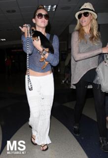 Miley Cyrus feet photo thumbnail
