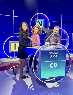 Caterina Balivo feet photo thumbnail