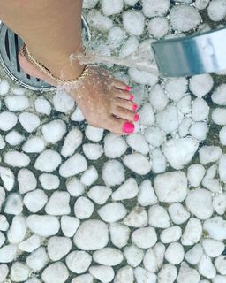 Karin Klemp feet photo thumbnail