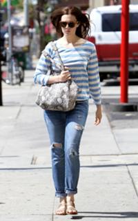 Mandy Moore feet photo thumbnail