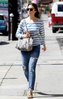 Mandy Moore feet photo thumbnail