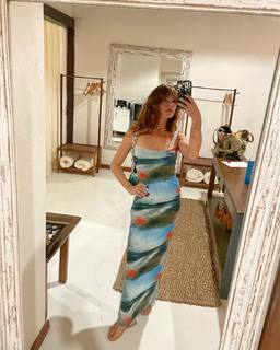 Isis Valverde feet photo thumbnail