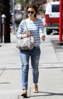 Mandy Moore feet photo thumbnail