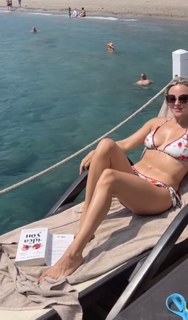 Tina O'Brien feet photo thumbnail