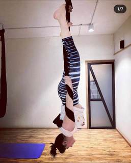 Zareen Khan feet photo thumbnail
