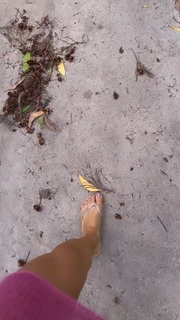 Isis Valverde feet photo thumbnail