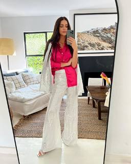 Zaira Nara feet photo thumbnail