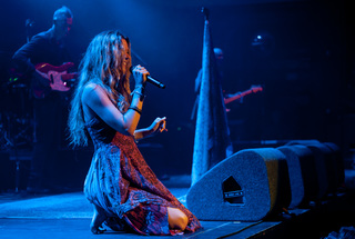Joss Stone feet photo thumbnail