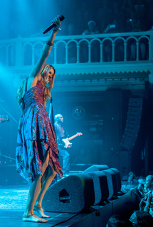 Joss Stone feet photo thumbnail