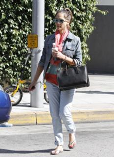 Jessica Alba feet photo thumbnail