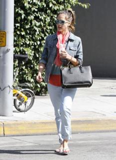 Jessica Alba feet photo thumbnail