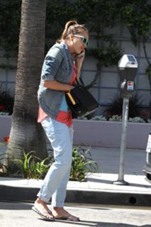 Jessica Alba feet photo thumbnail