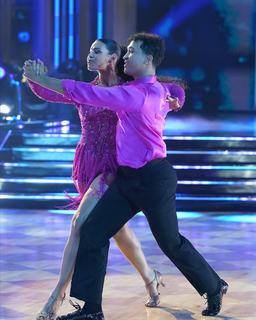 Jordin Sparks feet photo thumbnail