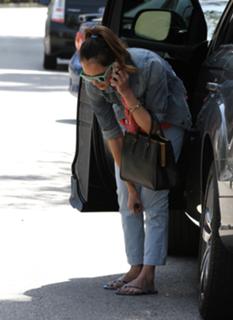 Jessica Alba feet photo thumbnail