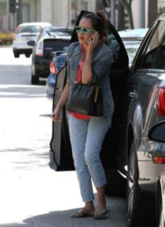 Jessica Alba feet photo thumbnail