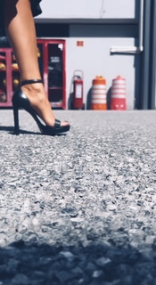 Laura González feet photo thumbnail