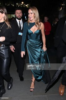 Amanda Holden feet photo thumbnail