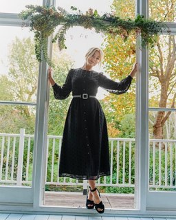 Holly Willoughby feet photo thumbnail