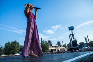 Joss Stone feet photo thumbnail