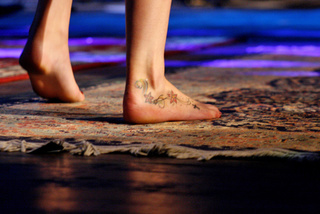 Joss Stone feet photo thumbnail