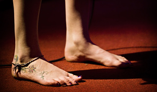 Joss Stone feet photo thumbnail