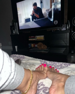 Karin Klemp feet photo thumbnail