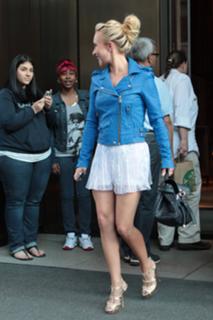 Hayden Panettiere feet photo thumbnail