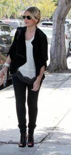 Sarah Michelle Gellar feet photo thumbnail