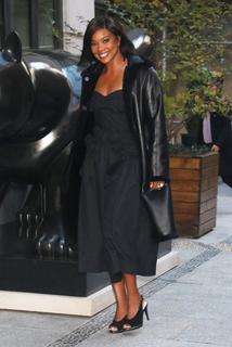 Gabrielle Union feet photo thumbnail