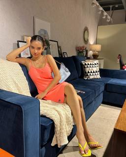 Anushka Sen feet photo thumbnail