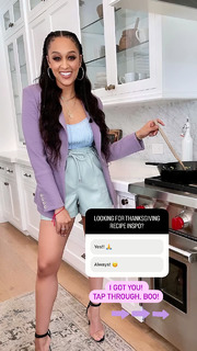 Tia Mowry feet photo thumbnail