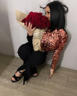 Nikki Garcia feet photo thumbnail