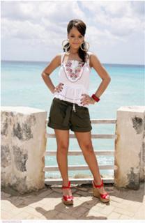 Rihanna feet photo thumbnail
