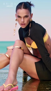 Bruna Marquezine feet photo thumbnail