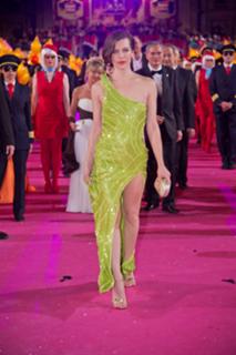 Milla Jovovich feet photo thumbnail