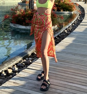 Julia Wieniawa-Narkiewicz feet photo thumbnail