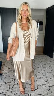 Molly Sims feet photo thumbnail