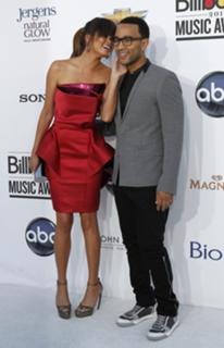 Chrissy Teigen feet photo thumbnail