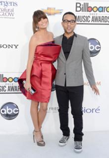 Chrissy Teigen feet photo thumbnail