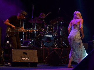 Joss Stone feet photo thumbnail