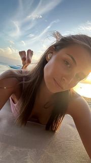 Julia Wieniawa-Narkiewicz feet photo thumbnail